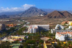 Photo taken at Av. Juan Carlos I, 29, 38650 Arona, Santa Cruz de Tenerife, Spain with Apple iPhone 4