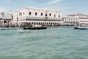 Photo taken at Riva degli Schiavoni, 4195, 30122 Venezia, Italy with Apple iPhone 5s