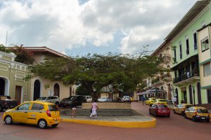 Photo taken at Avenida Eloy Alfaro, Panamá, Panama with FUJIFILM FinePix X100