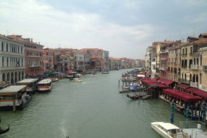 Photo taken at Ponte di Rialto, 5328, 30125 Venezia, Italy with Apple iPhone 4S