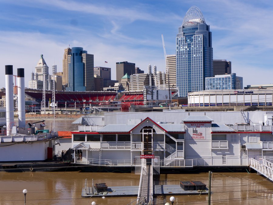 riverboat row newport ky