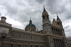 Photo taken at Plaza de la Armería, 1, 28013 Madrid, Madrid, Spain with Canon EOS DIGITAL REBEL XS