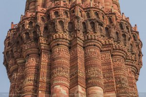 Photo taken at Mehrauli - Badarpur Road, Butterfly Park, Qila Rai Pithora, Sainik Farm, New Delhi, Delhi 110016, India with Canon EOS 5D