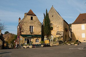 396-410 Place de la Rode, 24250 Domme, France