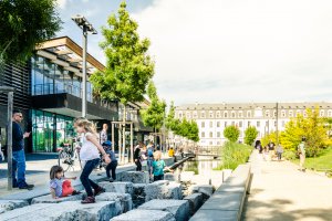 Photo taken at Allée Aloyzi Kospicki, 38000 Grenoble, France with NIKON D7000