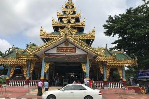 Photo taken at Tempel, Kabar Aye Pagoda Road, Mayangone, Northern District, Yangon, 11061, Myanmar with Apple iPhone 7 Plus