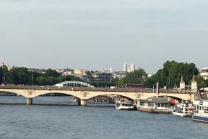 Photo taken at Pont de Bir-Hakeim, Pont de Bir Hakeim, Grenelle, 15th Arrondissement, Paris, Ile-de-France, Metropolitan France, 75015, France with Apple iPhone SE