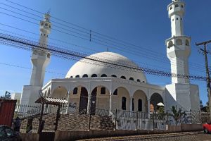 Photo taken at Mesquita Omar Ibn Al-Khattab, 599, Rua Nelson Rodrigues, Jardim das Nações, Foz do Iguaçu, Região Geográfica Imediata de Foz do Iguaçu, Região Geográfica Intermediária de Cascavel, Paraná, South Region, 85.863-720, Brazil with Xiaomi Redmi Note 8 Pro