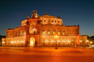 Photo taken at Theaterplatz 1, 01067 Dresden, Germany with Canon EOS 400D DIGITAL