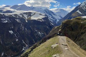 Photo taken at Georgia-Russia Friendship Monument, Mtskheta-Stepantsminda-Larsi, New Gudauri, Phalagkau, Kazbegi Municipality, Mtskheta-Mtianeti, 4702, Georgia with Xiaomi MI 8