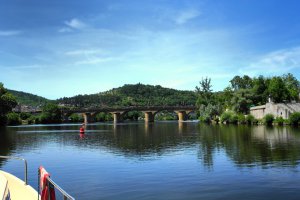 Photo taken at Promenade de Coty, 46000 Cahors, France with NIKON COOLPIX P7000