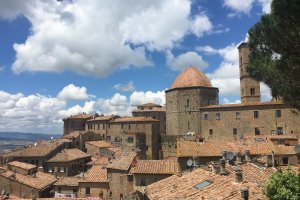 Photo taken at Viale dei Ponti, 56048 Volterra PI, Italy with Apple iPhone7,2