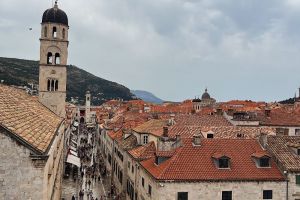 Photo taken at 21, Stradun, Grad, Gradski kotar Grad, Dubrovnik, Dubrovnik-Neretva County, 20000, Croatia with Apple iPhone 13