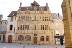 Photo taken at 4-5 Place de L Hôtel de ville, 71600 Paray-le-Monial, France with SONY SLT-A77V