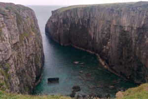 Photo taken at Pembrokeshire Coast National Park, Pembrokeshire Coast Path, Pembroke, Pembrokeshire SA71 5DP, UK with LGE Nexus 5