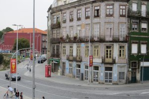 Photo taken at Rua de Dom Hugo 7, 4000-098 Porto, Portugal with Canon PowerShot SX260 HS