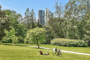 Photo taken at Tøyen hovedgård, Sars' gate, Tøyen, Grünerløkka, Oslo, 0562, Norway with Canon EOS 6D Mark II