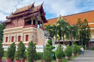 Photo taken at Wat Phra Singh, Samlan Road Soi 1, Muang Chiang Mai, Chiang Mai, Pa Daet, Saraphi District, Chiang Mai Province, 55520, Thailand with Samsung SM-A528B