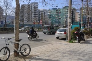 Rruga e Kavajës, Tiranë, Albania