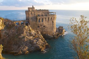 Strada Statale Amalfitana, 41, 84010 Maiori SA, Italy