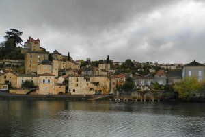 Photo taken at 2 Rue du Docteur Rouma, 46700 Puy-l'Évêque, France with NIKON COOLPIX P7000