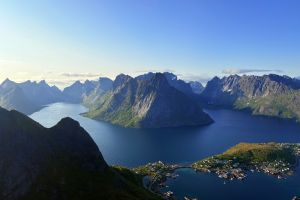 Photo taken at Moskenesveien, Marken Ø, Reine, Moskenes, Nordland, 8390, Norway with Apple iPhone 16