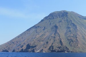 Photo taken at Sentiero di discesa, 98050 Lipari ME, Italy with Canon EOS 1100D