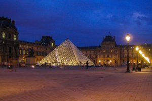 Photo taken at 2S Place du Carrousel, 75001 Paris, France with Canon PowerShot A70