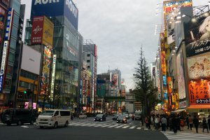 Photo taken at Chuo Dori, Sotokanda, Chiyoda-ku, Tōkyō-to 100-8111, Japan with LGE Nexus 5