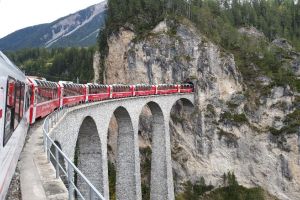 Photo taken at Landwasserviadukt - Aussichtsplattform Nord, Osterhubel, Acla, Schmitten (GR), Albula, Grisons, 7493, Switzerland with Samsung SM-N960F