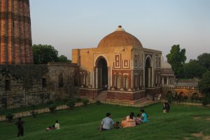 Photo taken at Qutub Minar Complex Road, Seth Sarai, Mehrauli, New Delhi, Delhi 110016, India with Canon PowerShot A650 IS