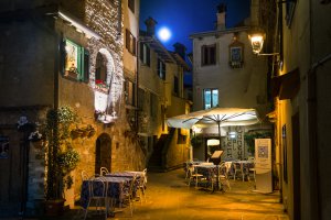 Photo taken at Piazza Duca D'Aosta, 57, 34073 Grado GO, Italy with NIKON D800