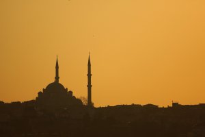 Photo taken at Kuzguncuk, Boğaziçi Köprüsü, Üsküdar/İstanbul, Turkey with Canon EOS 50D