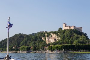 Photo taken at Piazzale della Vittoria, 2, 21021 Angera VA, Italy with Canon EOS 6D