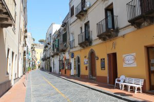 Photo taken at Corso Vittorio Emanuele II, 91, 98050 Lipari ME, Italy with Canon EOS 1100D