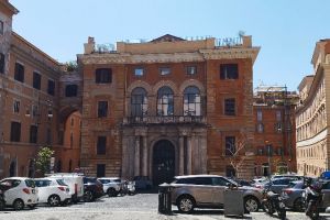 Photo taken at 3, Piazza della Pilotta, Trevi, Municipio Roma I, Rome, Roma Capitale, Lazio, 00187, Italy with Xiaomi 2201116SG