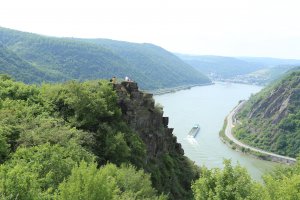 Photo taken at Rheinstraße 66, 56346 Sankt Goarshausen, Germany with Canon EOS 6D