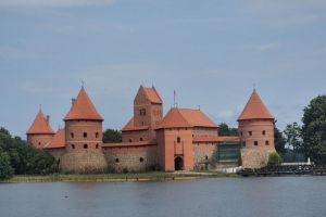 Photo taken at Trakai Castle panorama, Karaimų g., Old Town, Trakai, Trakų seniūnija, Trakų rajono savivaldybė, Vilnius County, 21104, Lithuania with Samsung Galaxy S24