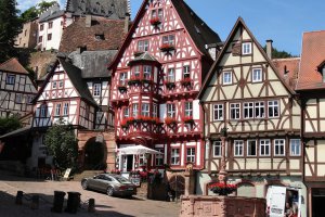 Photo taken at Fischergasse 1, 63897 Miltenberg, Germany with SONY DSC-HX20V