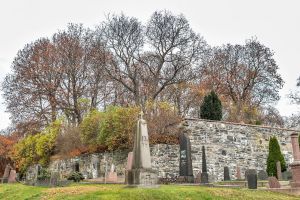 Photo taken at Edvard Munch's Grave, Ullevålsveien, Pilestredet park, Hammersborg, St. Hanshaugen, Oslo, 0156, Norway with Canon EOS 6D Mark II