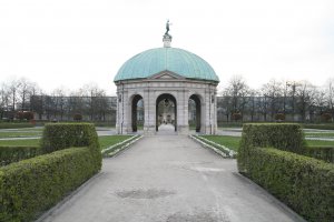 Photo taken at Hofgartenstraße 4, 80539 München, Germany with Canon EOS 400D DIGITAL