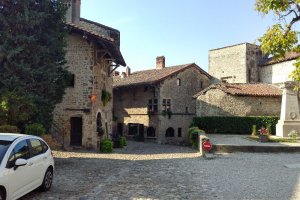 Rue des Rondes, 01800 Pérouges, France