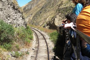 Photo taken at Carretera Gonzol, Ecuador with Canon PowerShot A700