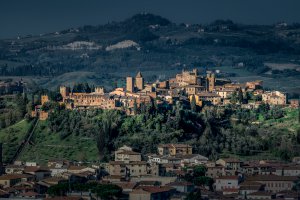 Photo taken at Via del Sasso, 31-33, 53037 San Gimignano SI, Italy with NIKON D800