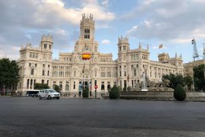 Photo taken at Cibeles-Banco de España, Paseo de Recoletos, Chueca, Justicia, Centro, Madrid, Área metropolitana de Madrid y Corredor del Henares, Community of Madrid, 28014, Spain with Apple iPhone X