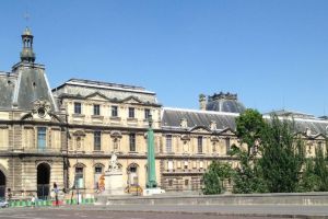 Photo taken at Pont du Carrousel, St-Germain-l'Auxerrois, 1st Arrondissement, Paris, Ile-de-France, Metropolitan France, 75001, France with Apple iPhone 5c