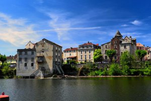 284 Quai Jean Lagrive, 46000 Cahors, France