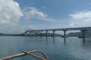 Photo taken at San Juanico Bridge, Cabalawan, Tacloban, Leyte, Eastern Visayas, 6500, Philippines with asus ASUS_Z012D