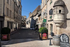 Photo taken at 1, Rue Edouard Fraysse, Résidence du Lac, Ferme de Battaut, Beaune, Côte-d'Or, Bourgogne-Franche-Comté, Metropolitan France, 21200, France with Google Pixel 2