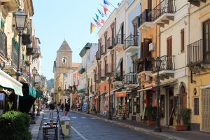 Photo taken at Corso Vittorio Emanuele II, 121-159, 98050 Lipari ME, Italy with Canon EOS 1100D